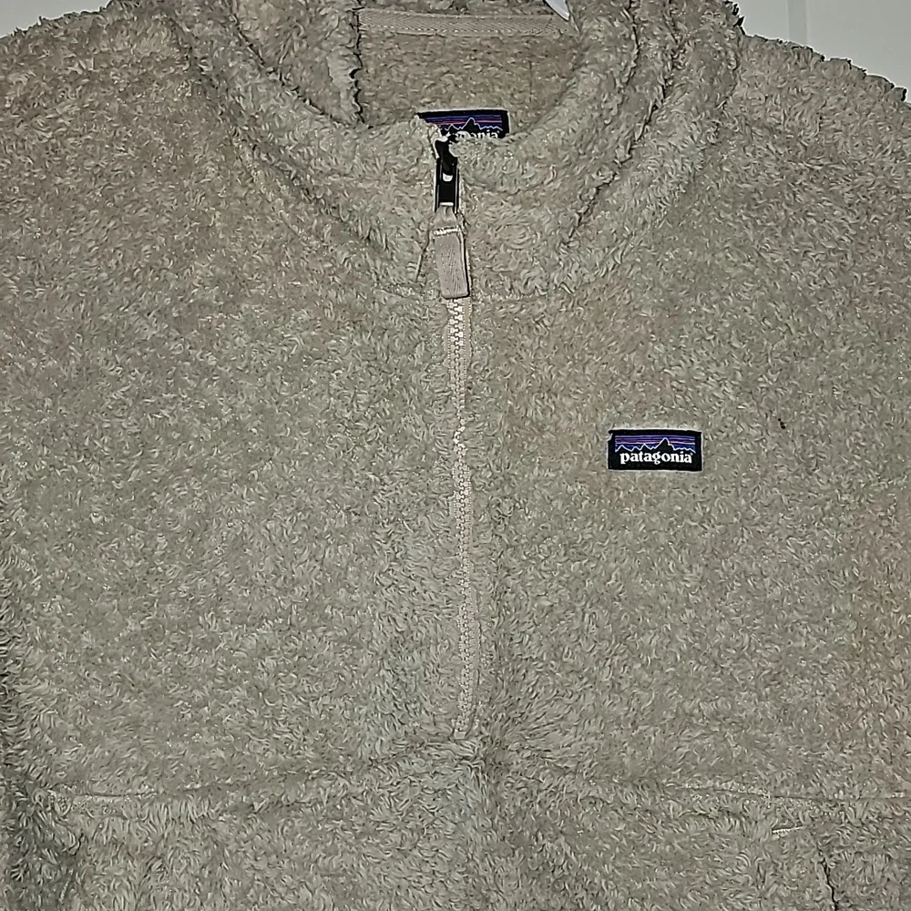 Patagonia Girls Gorgeous and warm youth XL half zip hooded top!!!